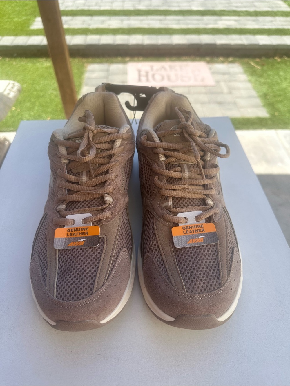 Avía 5000 Men's Tan Genuine Leather Sneakers size 11.5